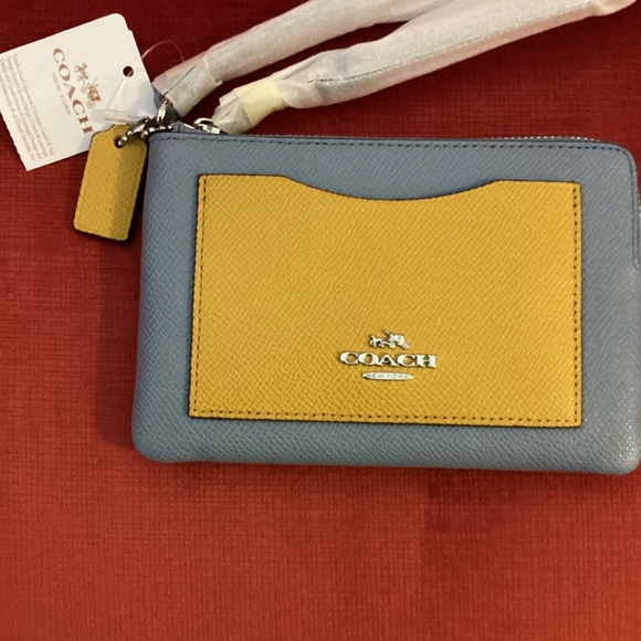 NWT Coach light blue and cornflower Wristlet - Picture 2 of 10
